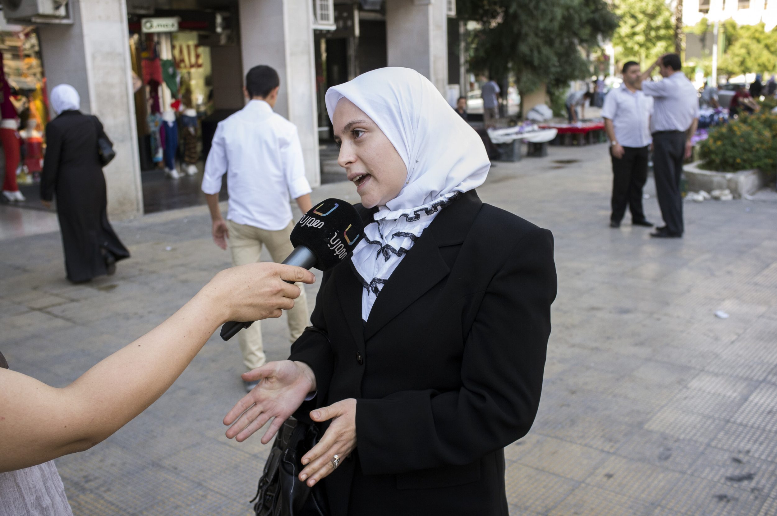 Syrian State TV interviews about food storage in Damascus.