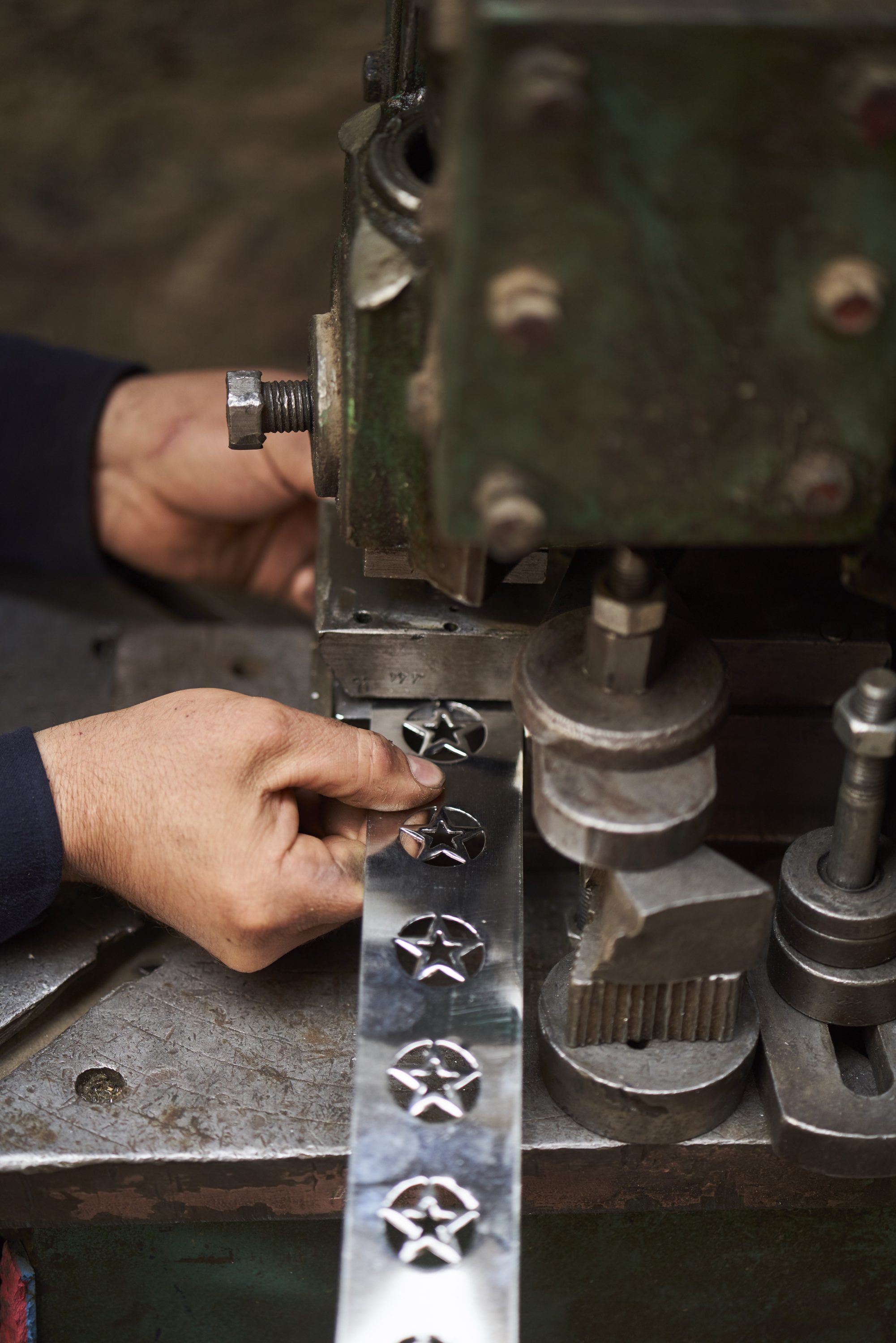A machine to stamp and imprint on the metal