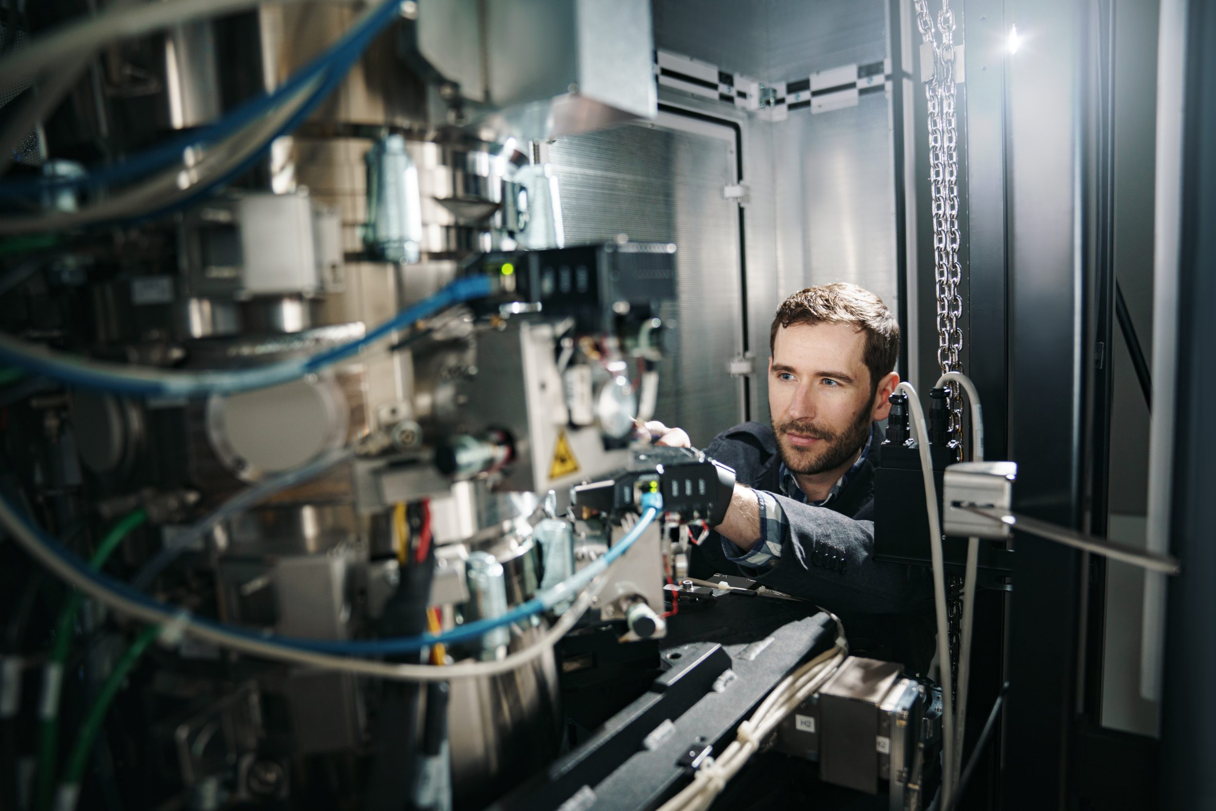 Researcher in front of instruments at MIT.nano
