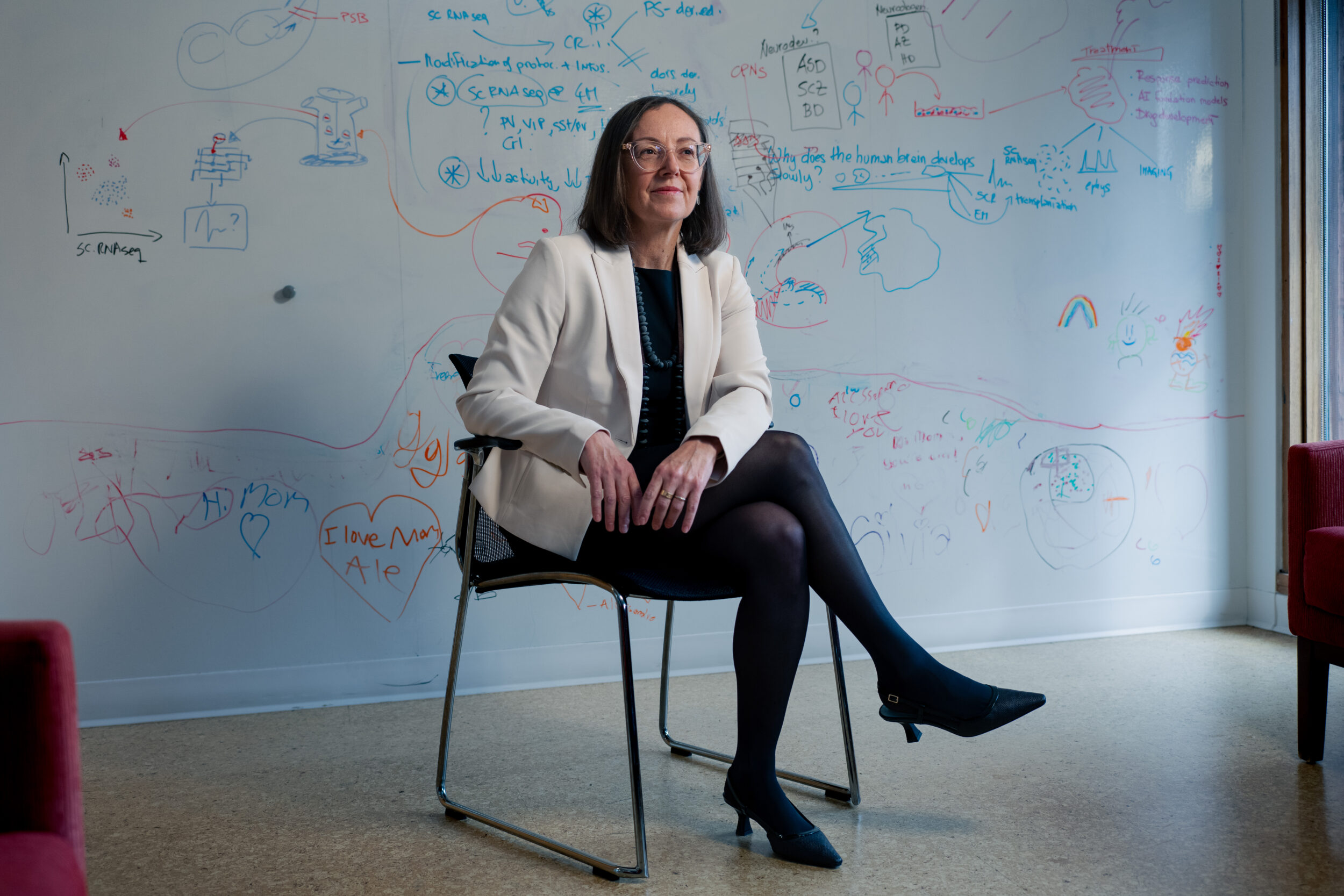 HS-SCI-ORGANOIDS Portrait of a scientist working with brain organoids, photographed for editorial science coverage