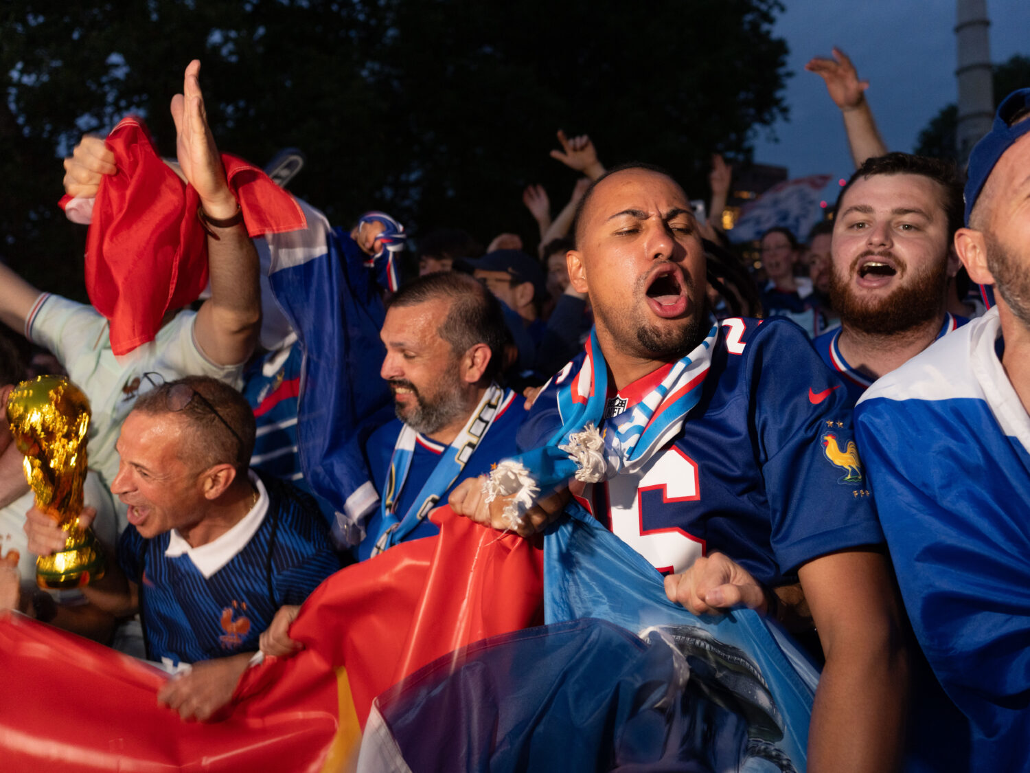 Le Monde: French Fans in Boston